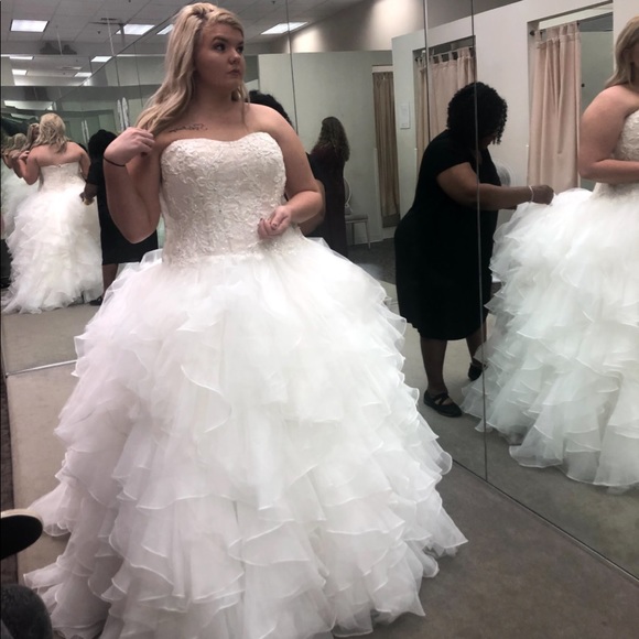 Oleg Cassini size 20(brought in to a size 18) - Picture 2 of 7